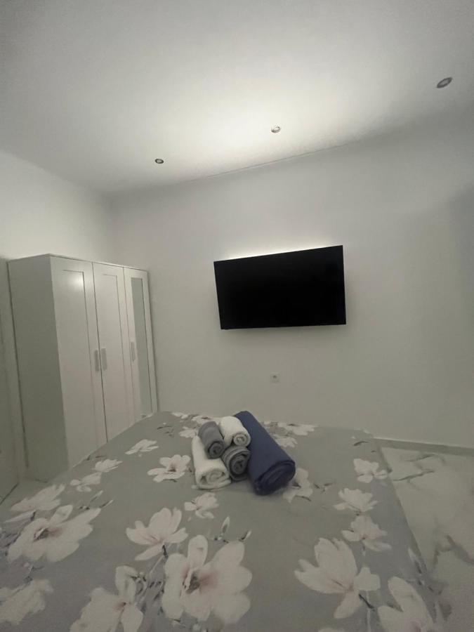 White Apartment Атина Екстериор снимка
