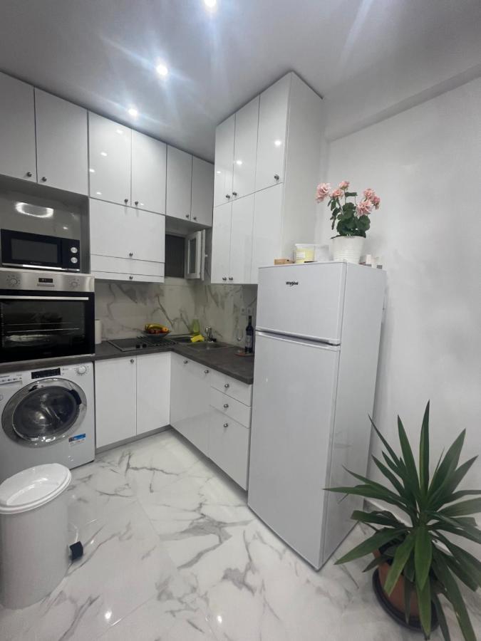 White Apartment Атина Екстериор снимка