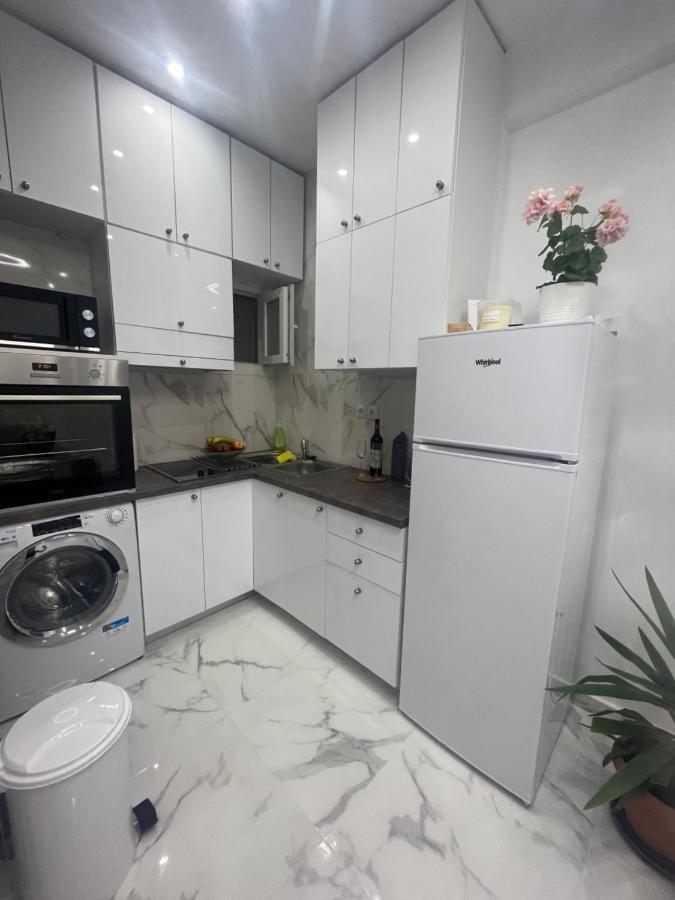 White Apartment Атина Екстериор снимка