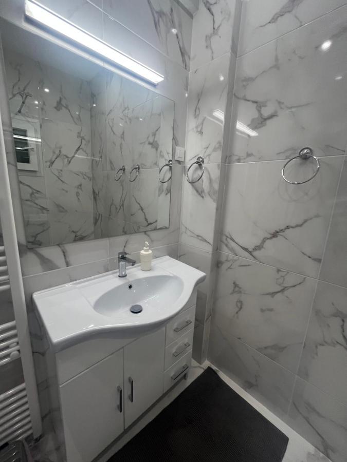 White Apartment Атина Екстериор снимка