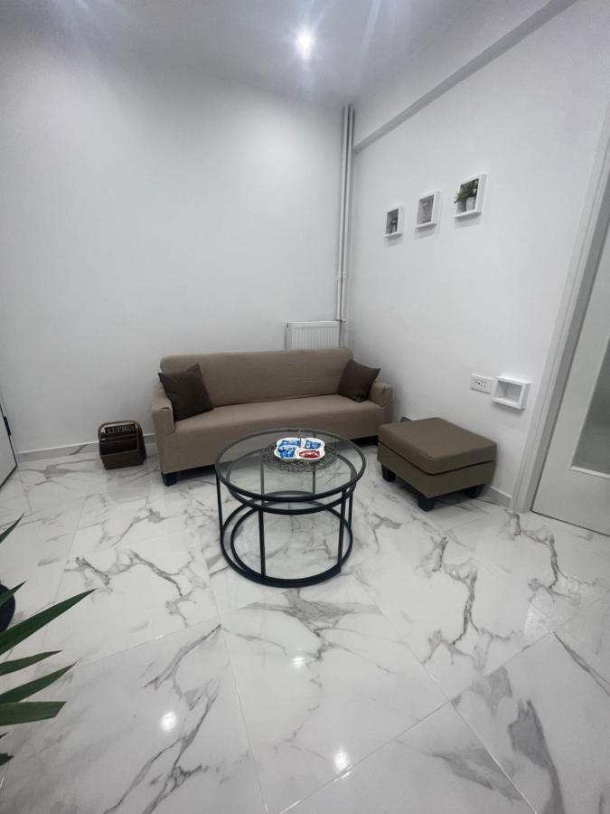 White Apartment Атина Екстериор снимка
