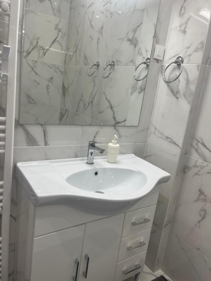 White Apartment Атина Екстериор снимка
