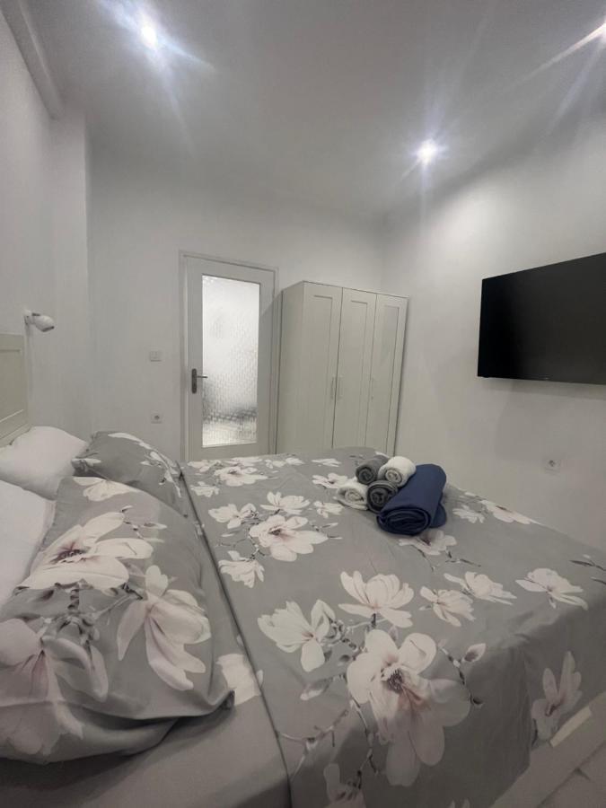 White Apartment Атина Екстериор снимка