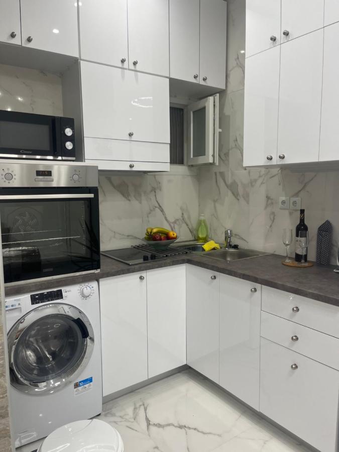 White Apartment Атина Екстериор снимка