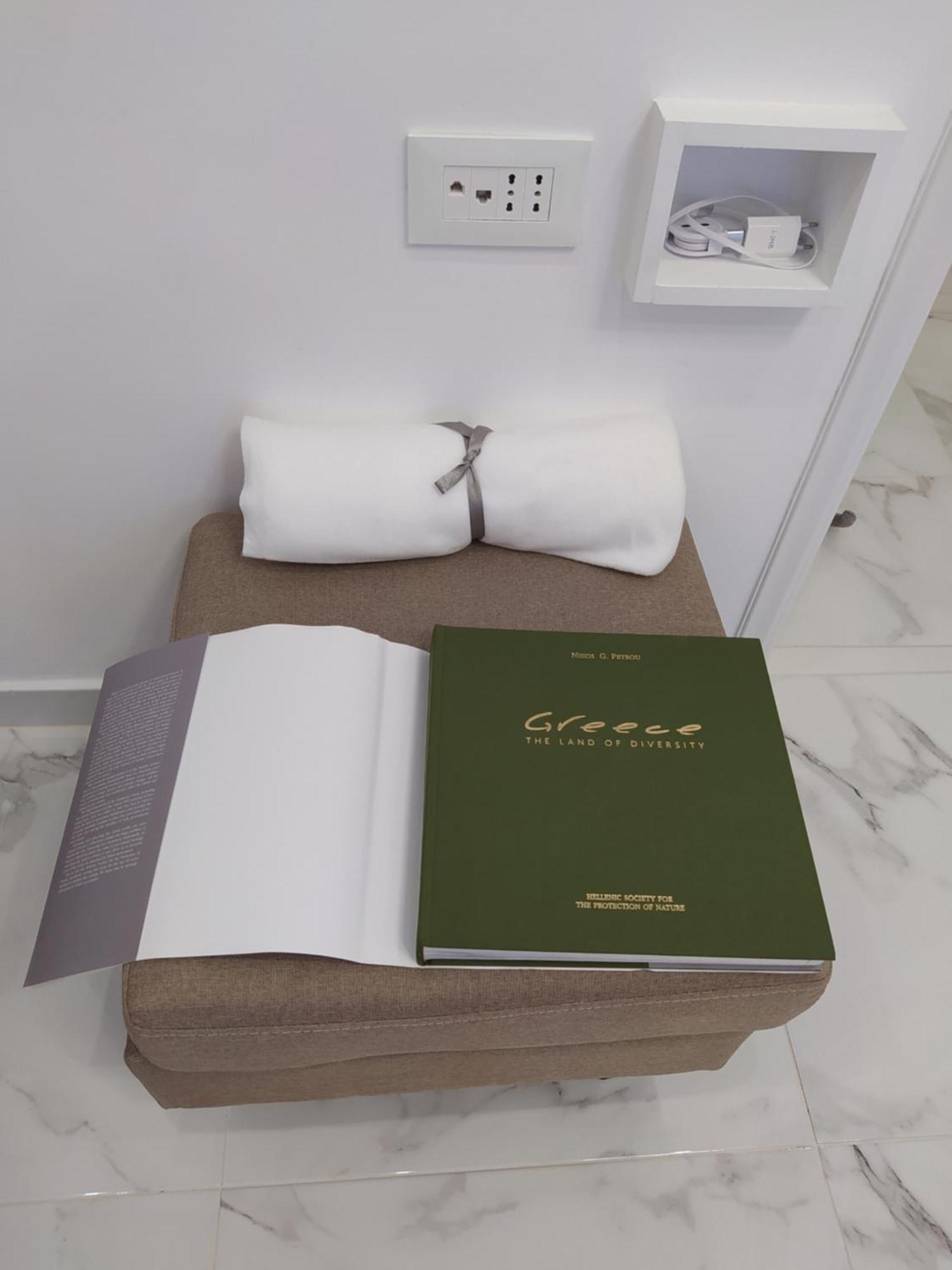 White Apartment Атина Екстериор снимка