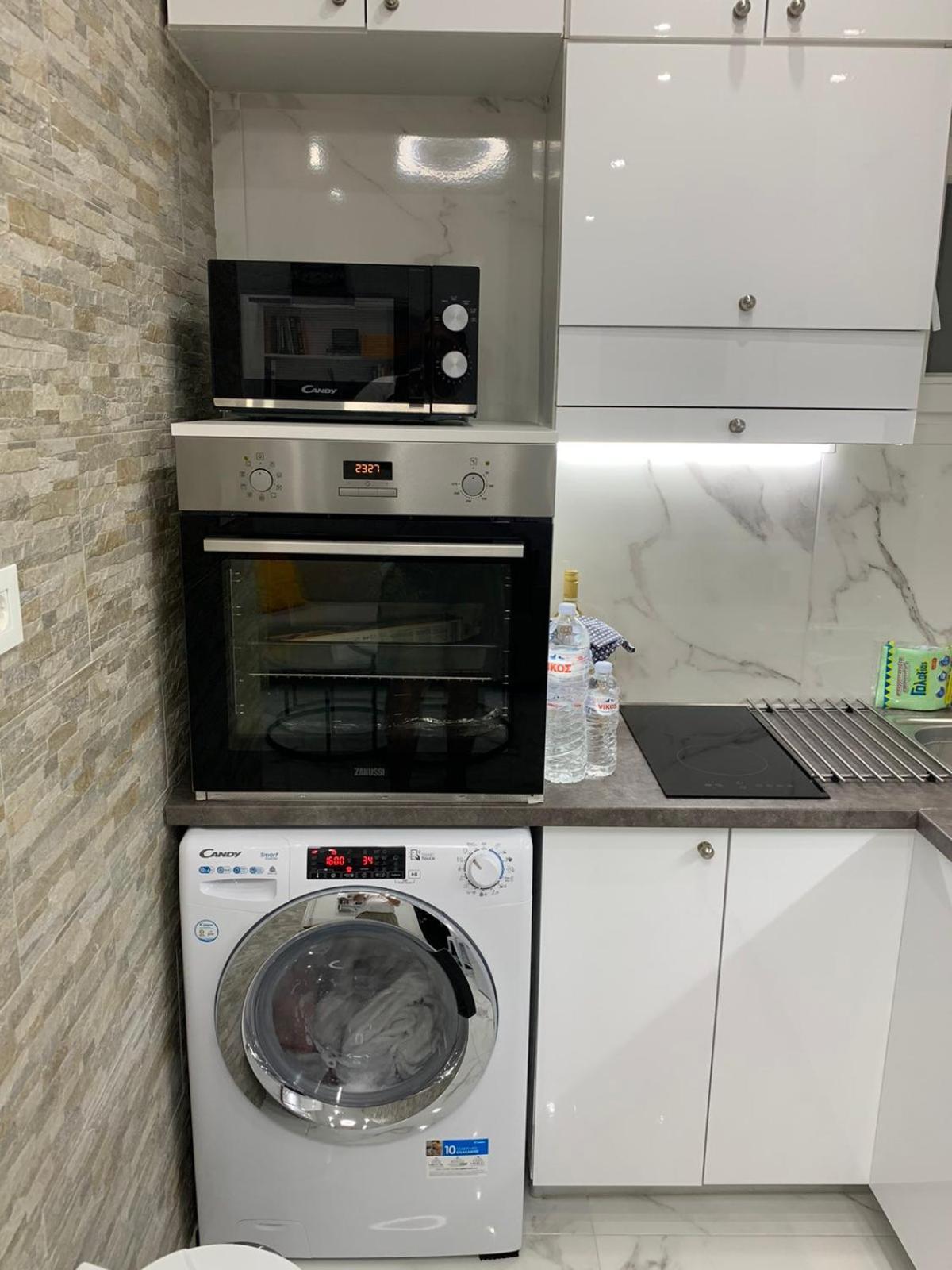 White Apartment Атина Екстериор снимка
